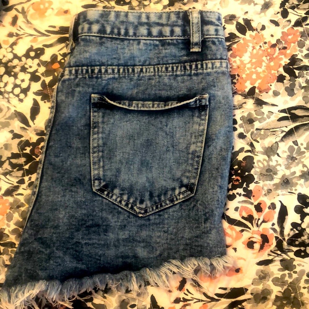 Shredded jean shorts size medium
